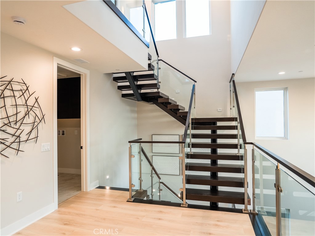 221 Stage Property Photo 16