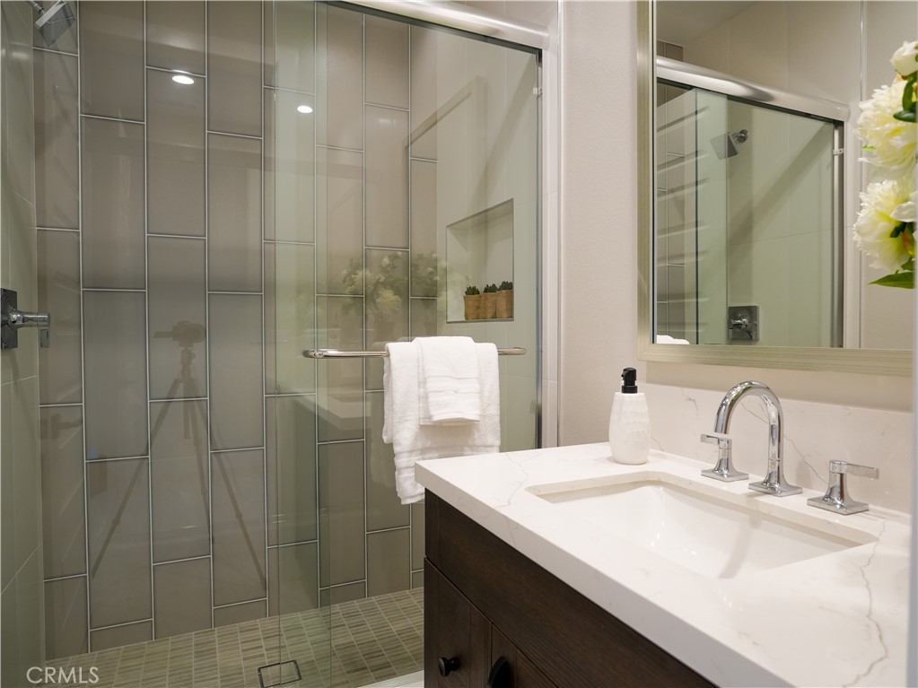 221 Stage Property Photo 17