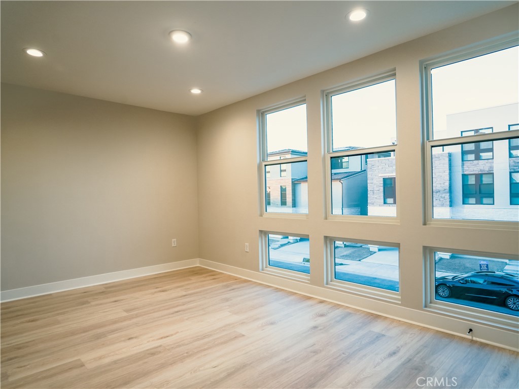 221 Stage Property Photo 20