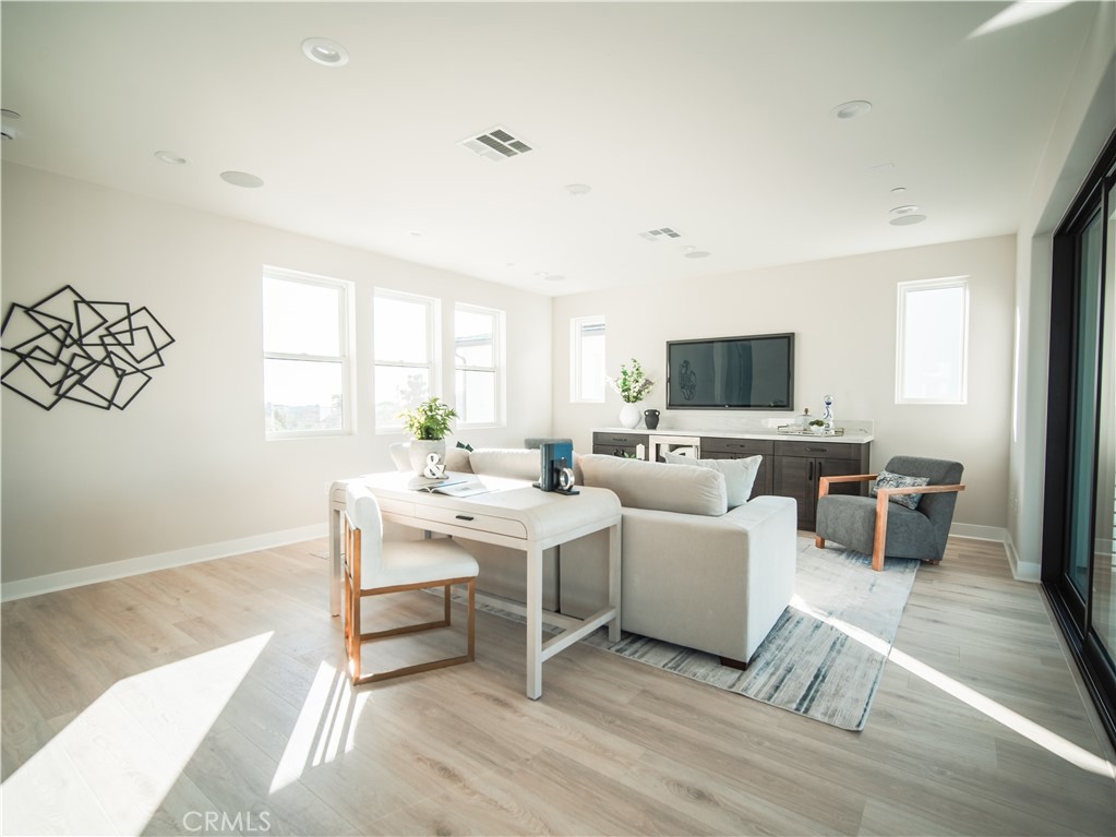 221 Stage Property Photo 22