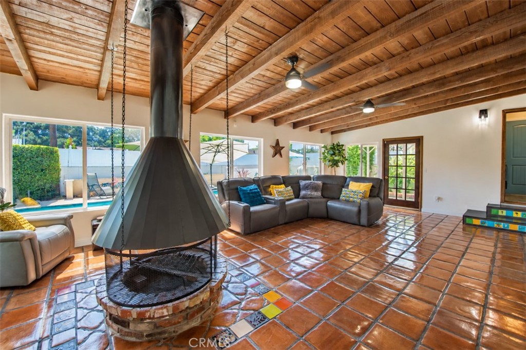556 N Billow Property Photo 7