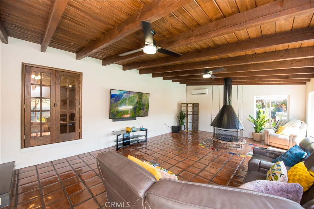 556 N Billow Property Photo 8