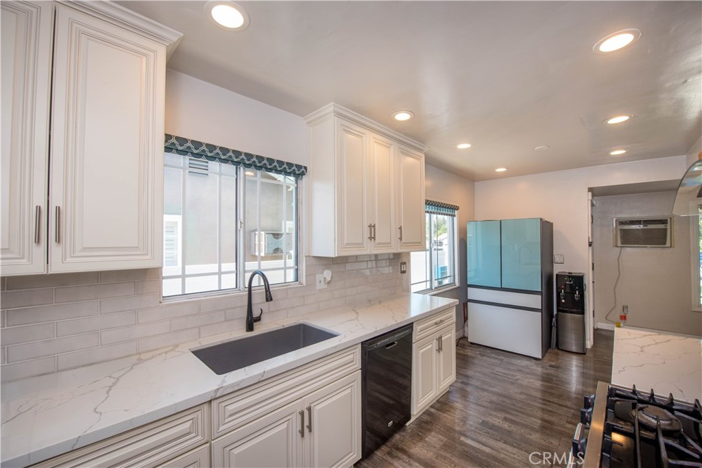 556 N Billow Property Photo 18