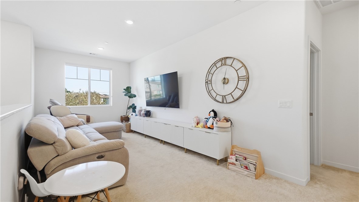 889 Campbell Property Photo 11