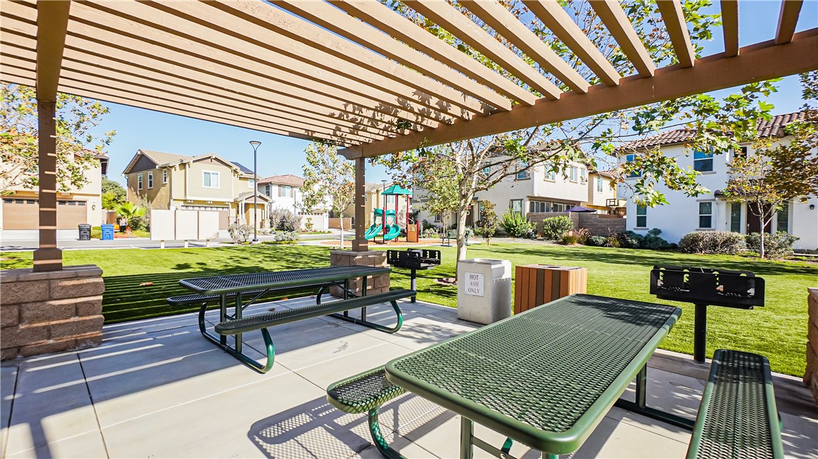 889 Campbell Property Photo 27