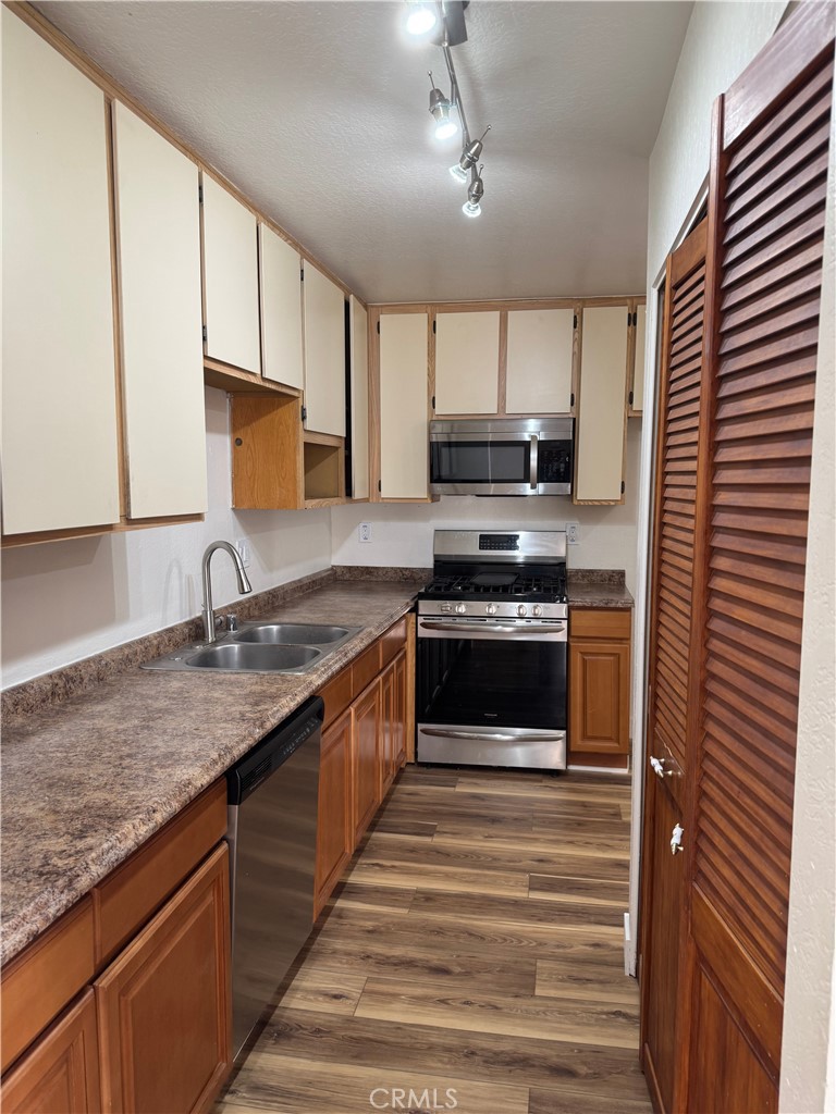 430 Golden Springs Drive B Property Photo 6
