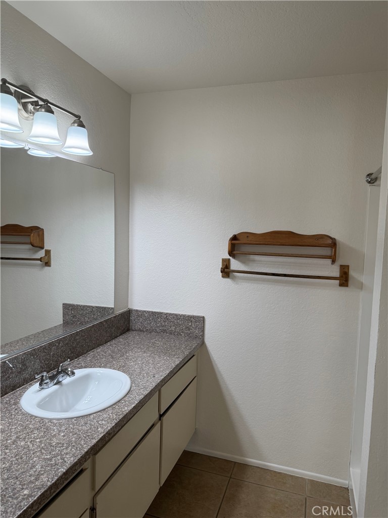 430 Golden Springs Drive B Property Photo 9