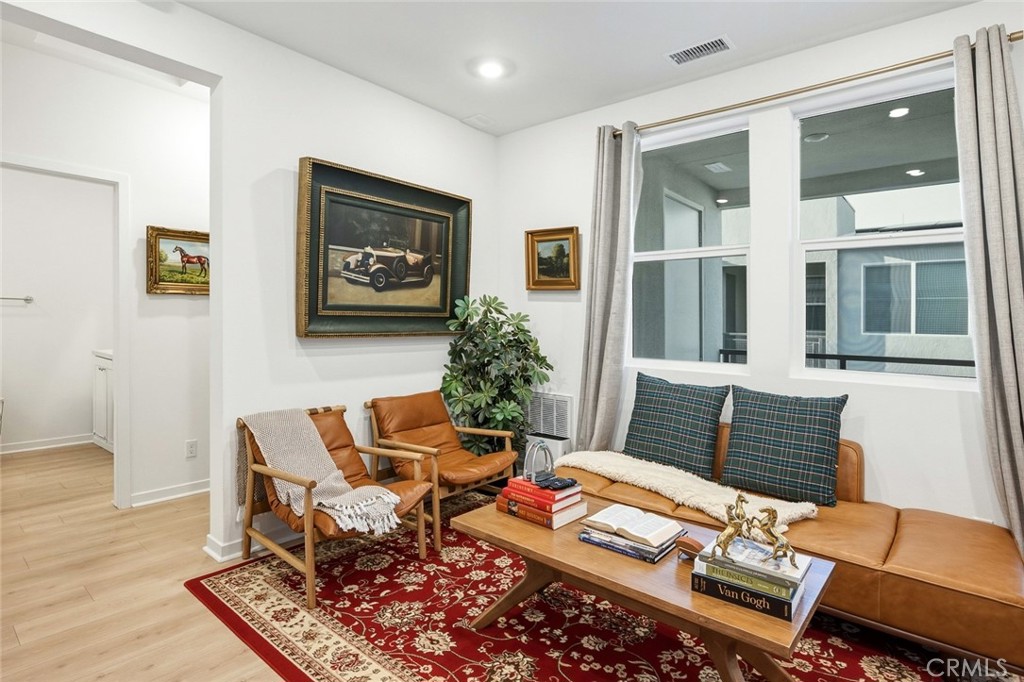 960 N Tangent Privado 303 Property Photo 2