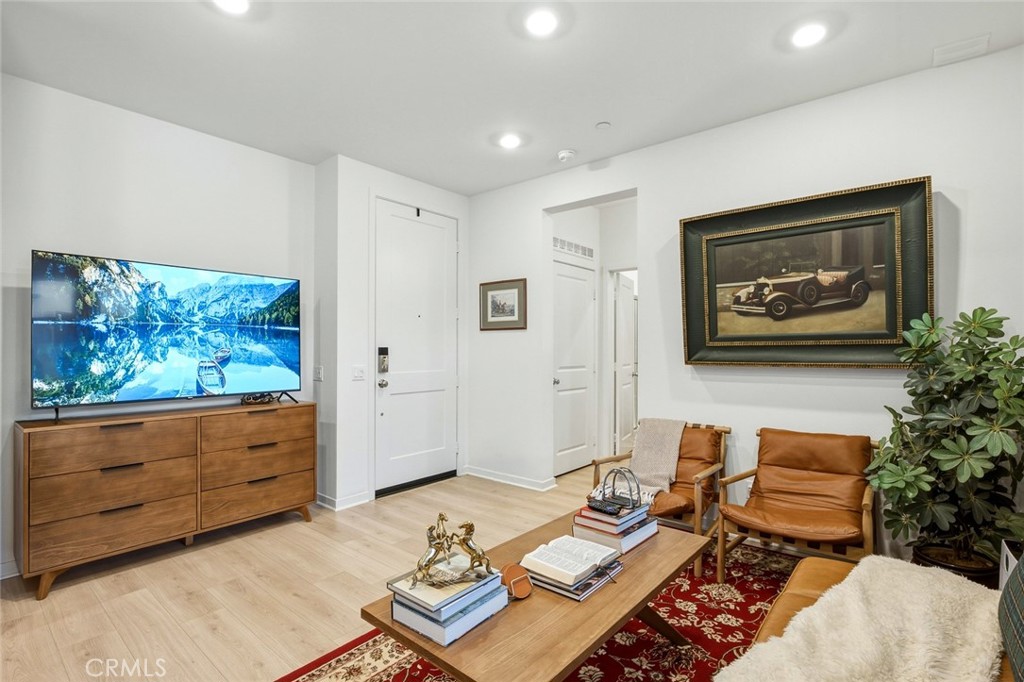 960 N Tangent Privado 303 Property Photo 3