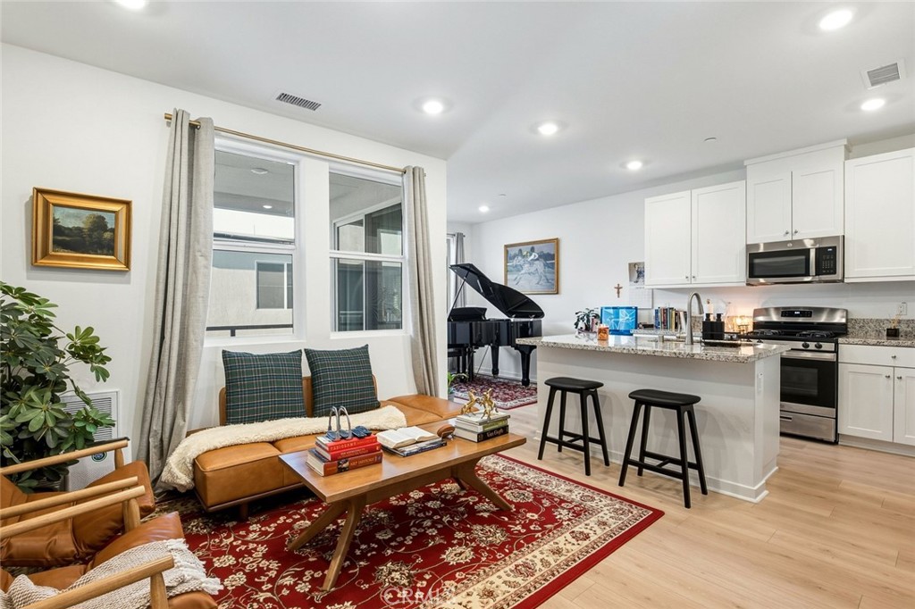 960 N Tangent Privado 303 Property Photo 4