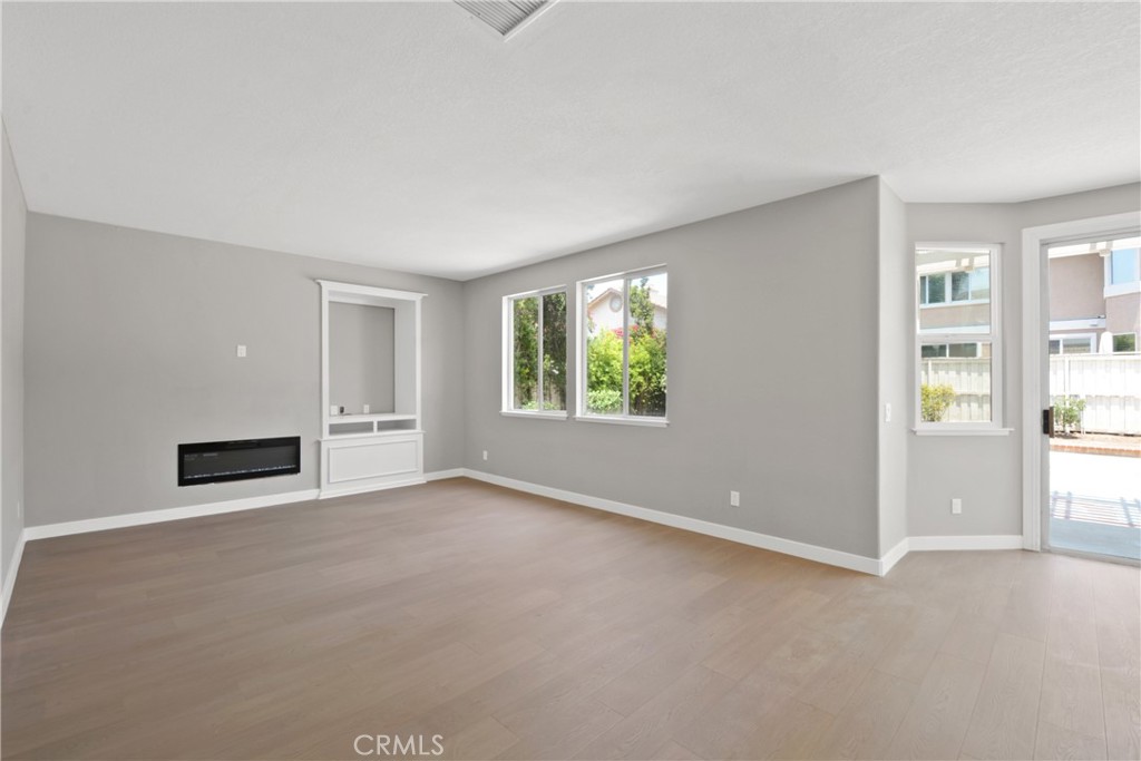 9406 Glenaire Court Property Photo 8