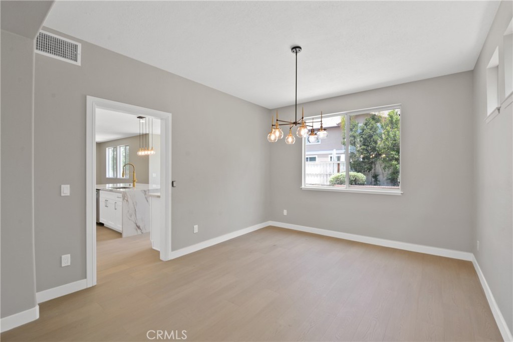 9406 Glenaire Court Property Photo 10