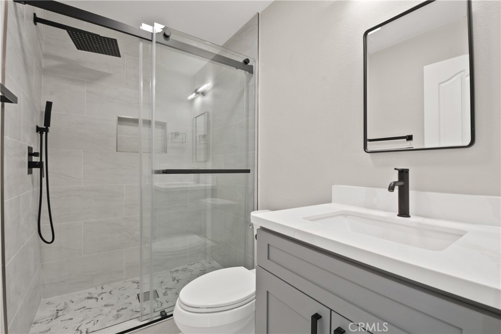 9406 Glenaire Court Property Photo 12