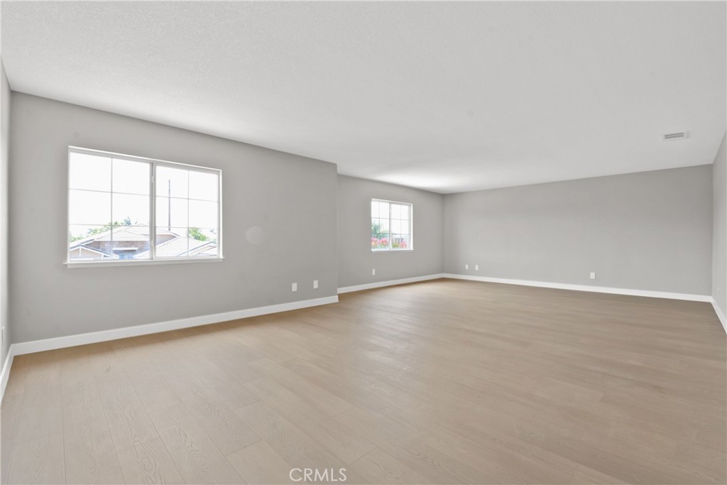 9406 Glenaire Court Property Photo 16