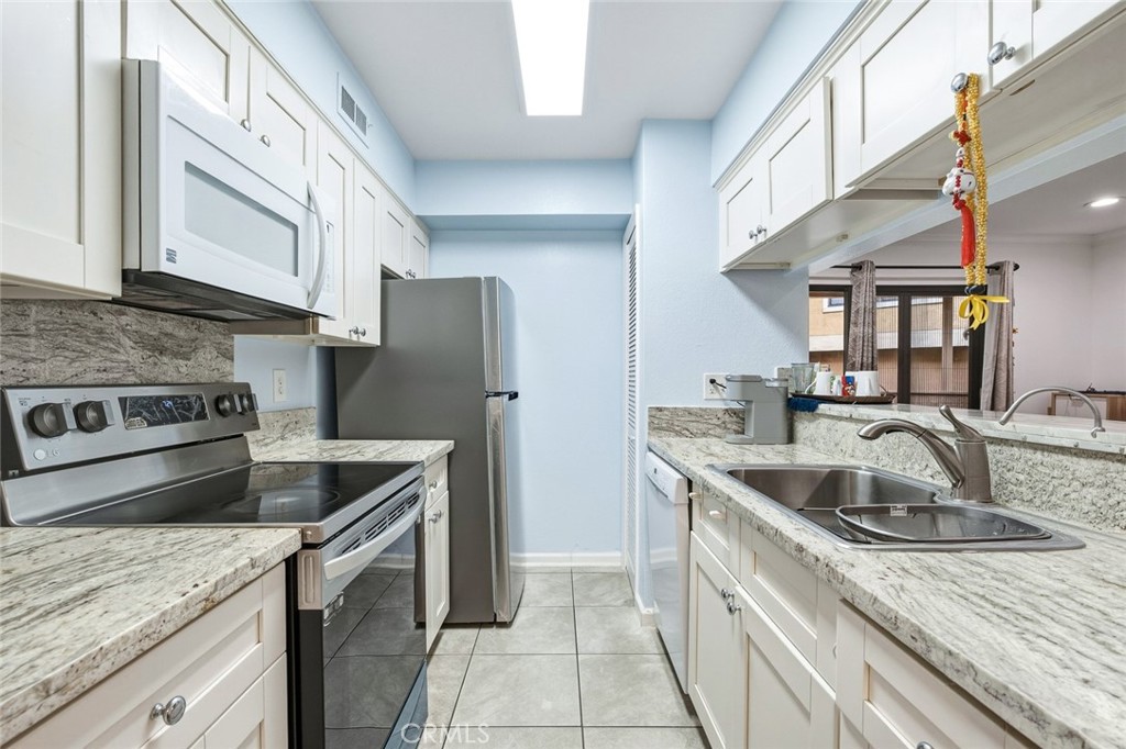 10655 Lemon Ave 3107 Property Photo 6