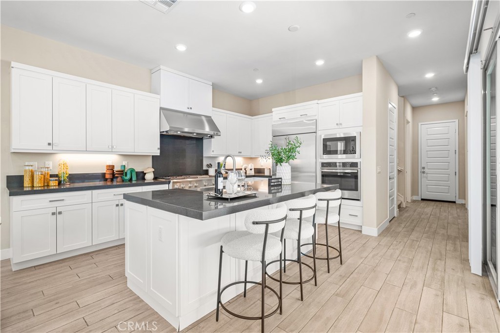 151 Scale Property Photo 15