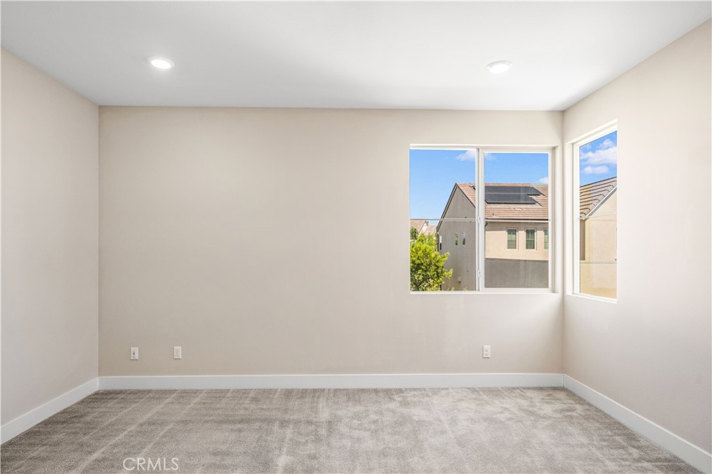 151 Scale Property Photo 31