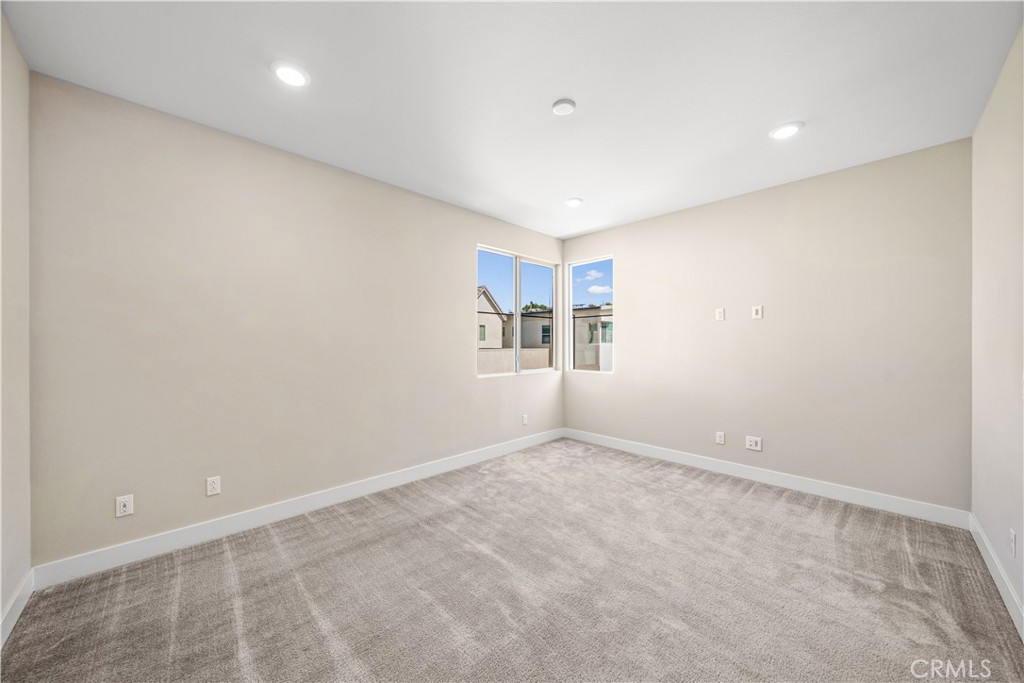 151 Scale Property Photo 32