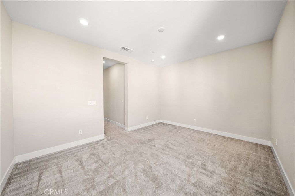 151 Scale Property Photo 33