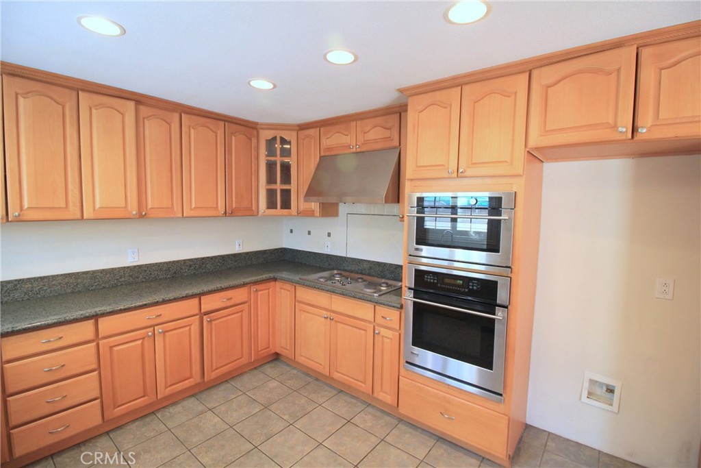 23951 Decorah Road Property Photo 6