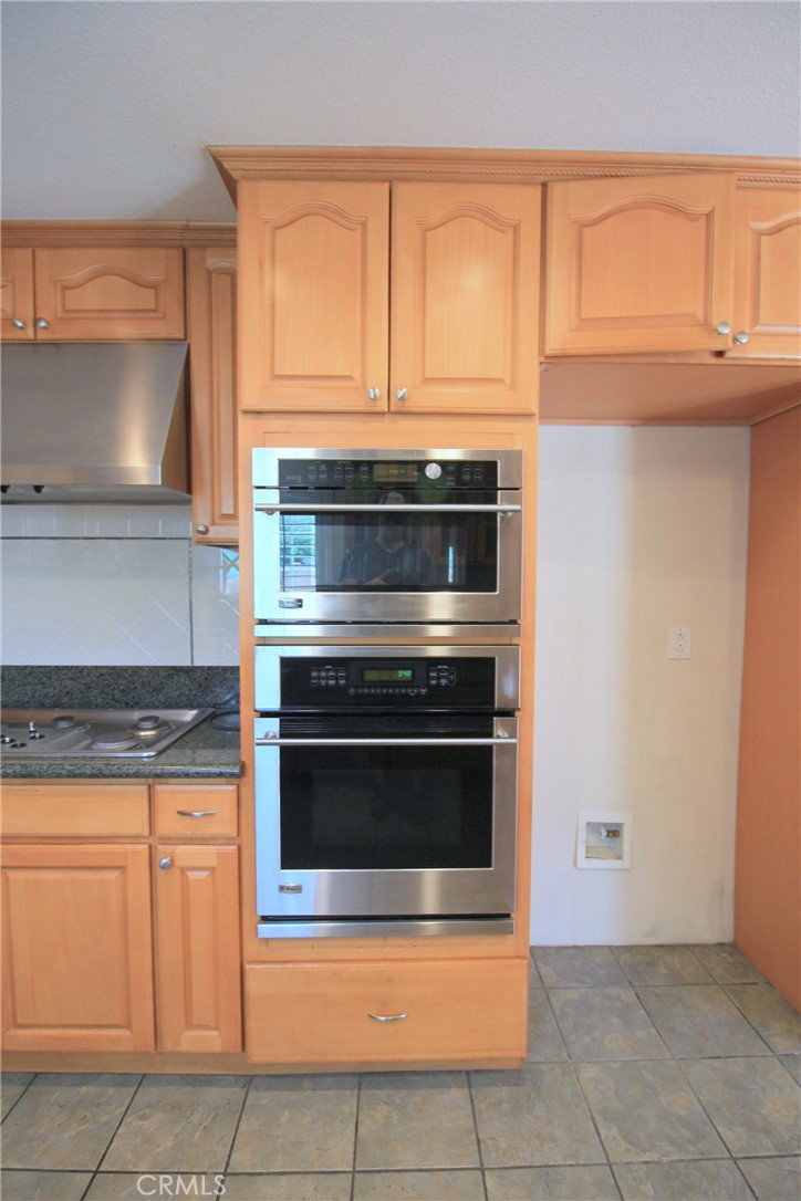 23951 Decorah Road Property Photo 9