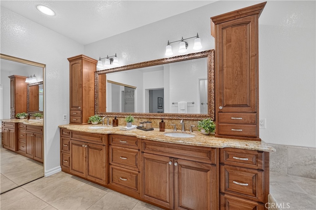 21111 Woodland Court Property Photo 27