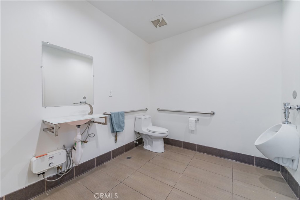 201 N Corona Avenue Suite 103 Property Photo 10