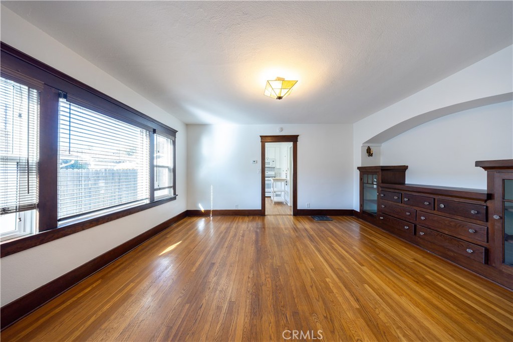135 N San Marino Avenue Property Photo 4