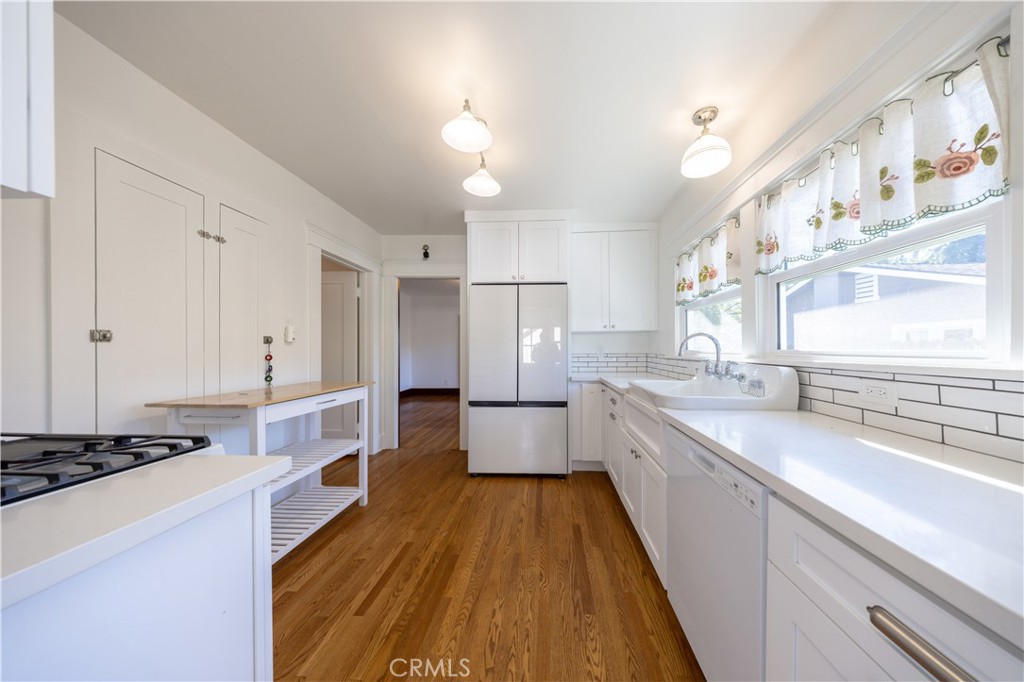 135 N San Marino Avenue Property Photo 7