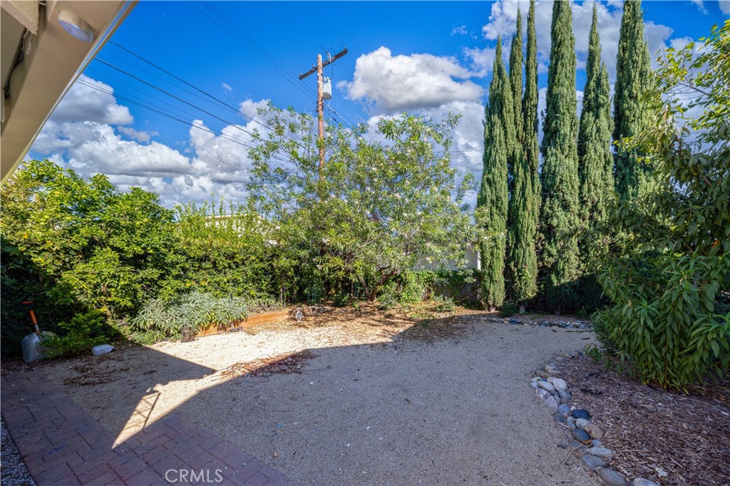 135 N San Marino Avenue Property Photo 20