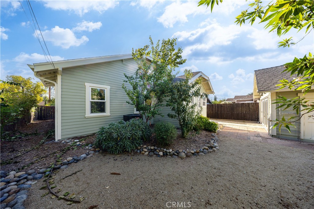 135 N San Marino Avenue Property Photo 21