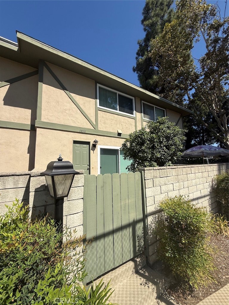 1103 W Francis Street Property Photo 1