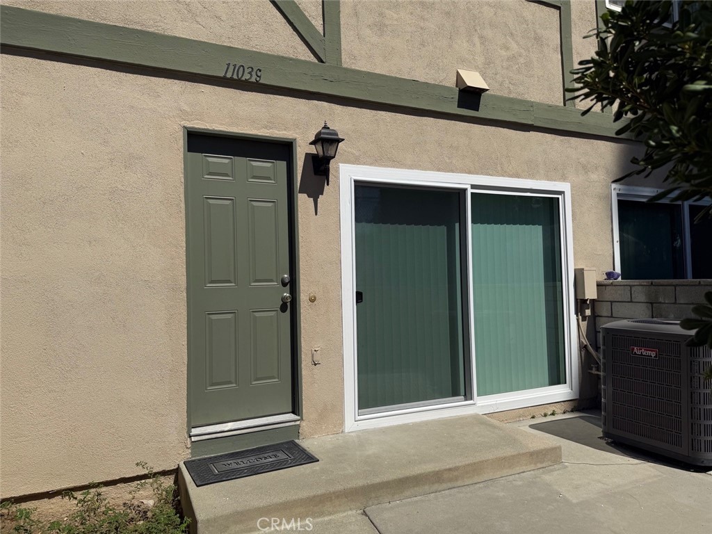 1103 W Francis Street Property Photo 2
