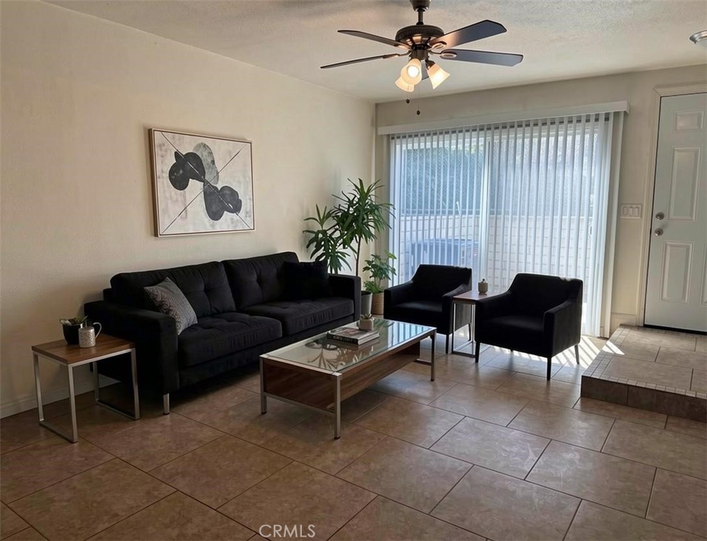 1103 W Francis Street Property Photo 3