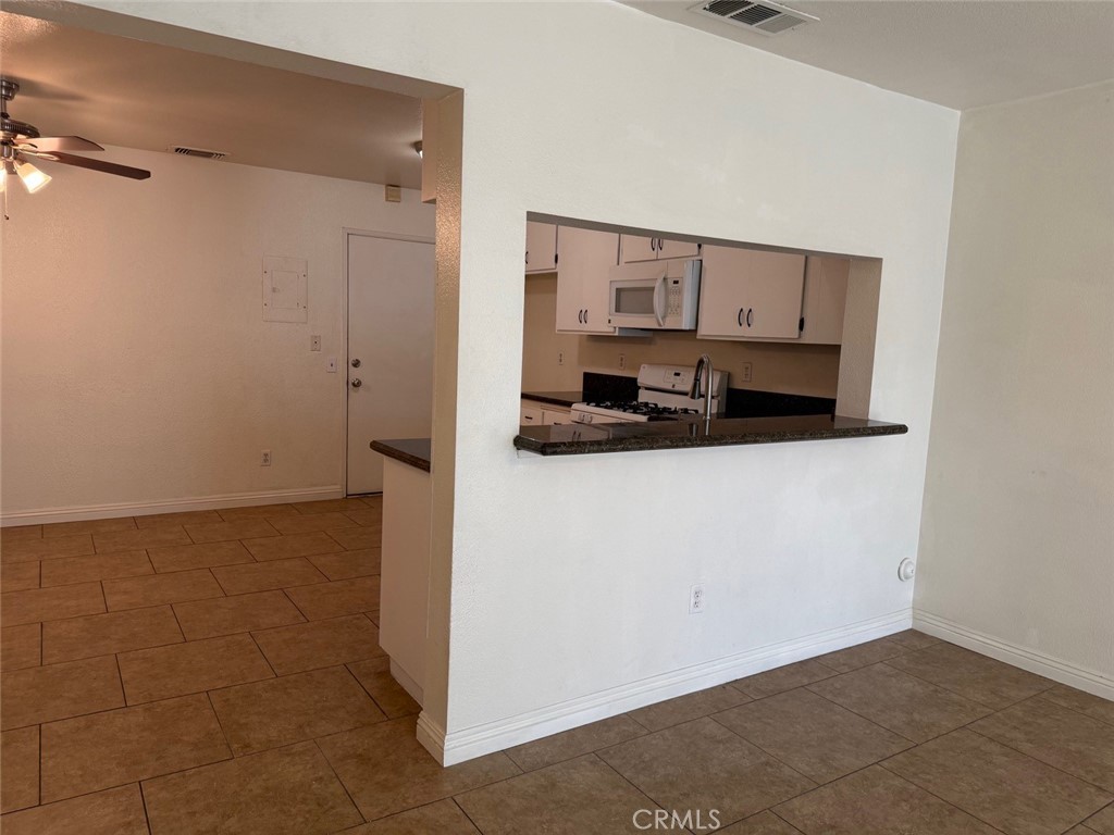 1103 W Francis Street Property Photo 4