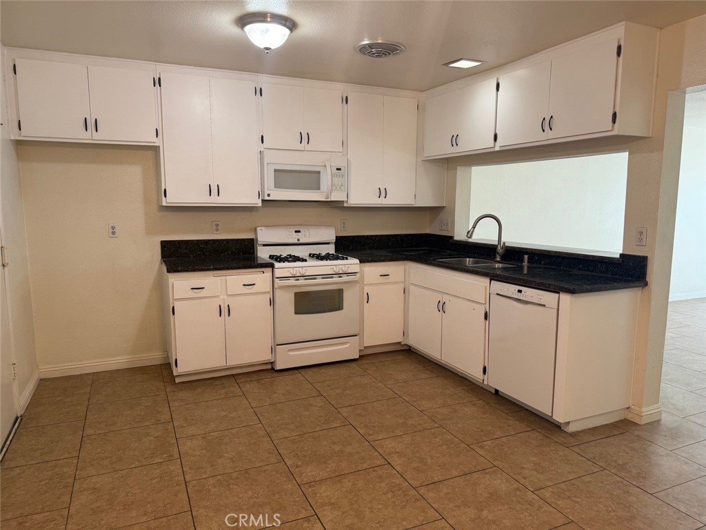 1103 W Francis Street Property Photo 5