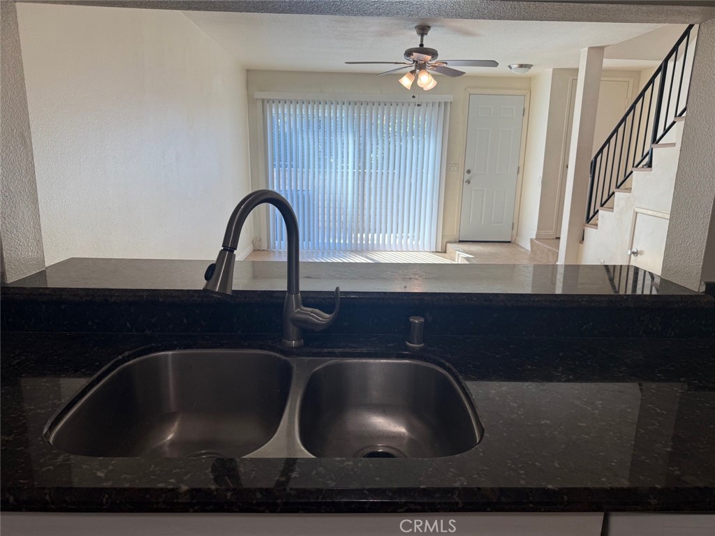 1103 W Francis Street Property Photo 6