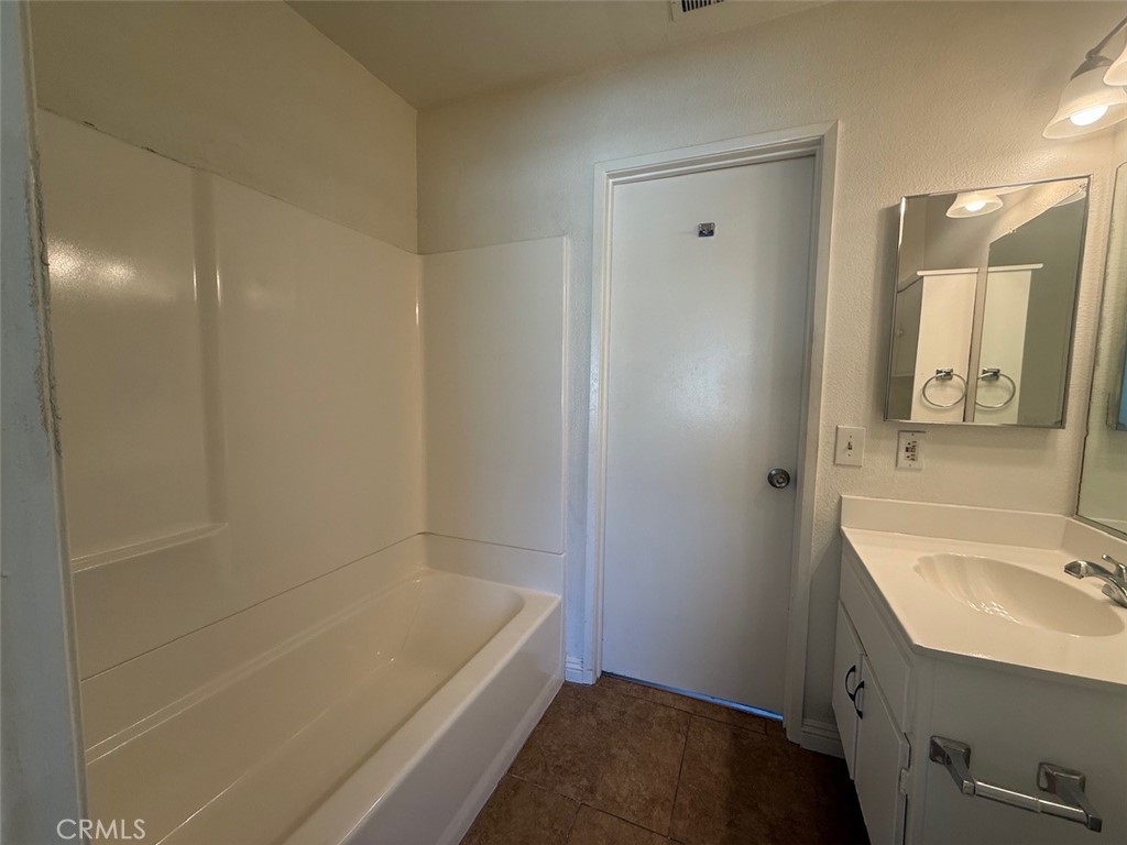 1103 W Francis Street Property Photo 13