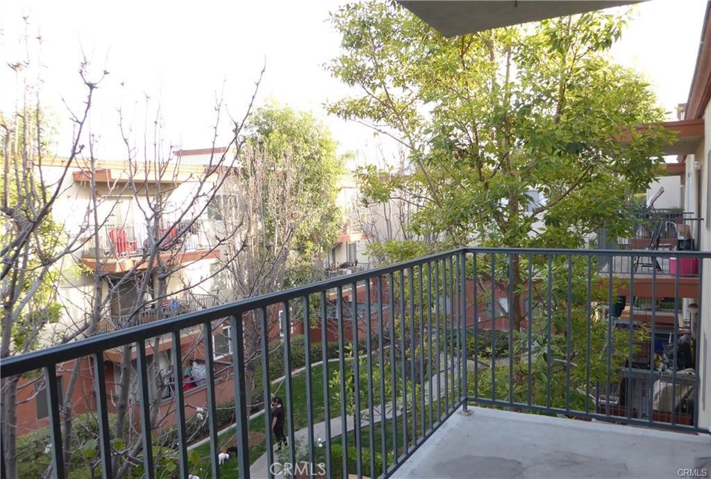400 N Acacia B35 Property Photo 10