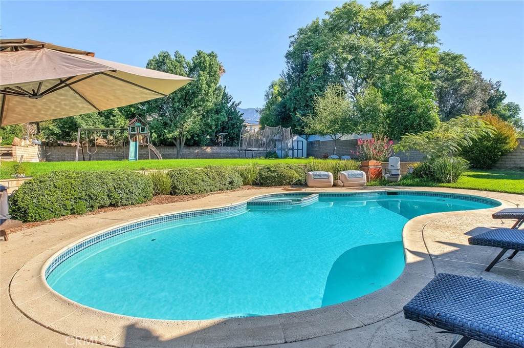 9512 Sunflower Property Photo 2