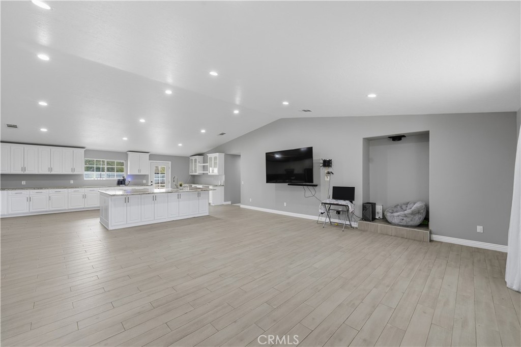18060 Walnut Street Property Photo 3