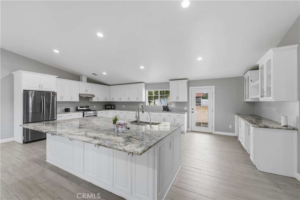18060 Walnut Street Property Photo 5