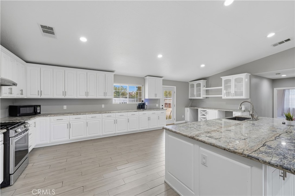 18060 Walnut Street Property Photo 6
