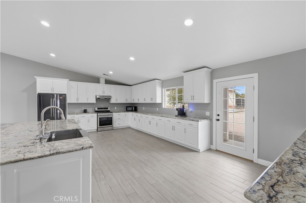 18060 Walnut Street Property Photo 7