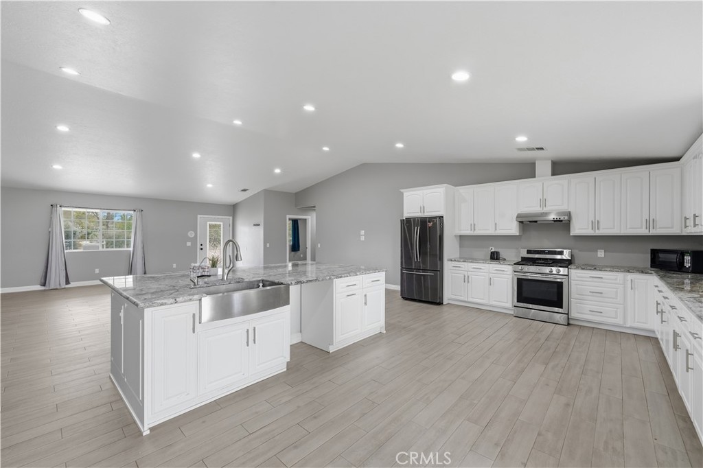 18060 Walnut Street Property Photo 8