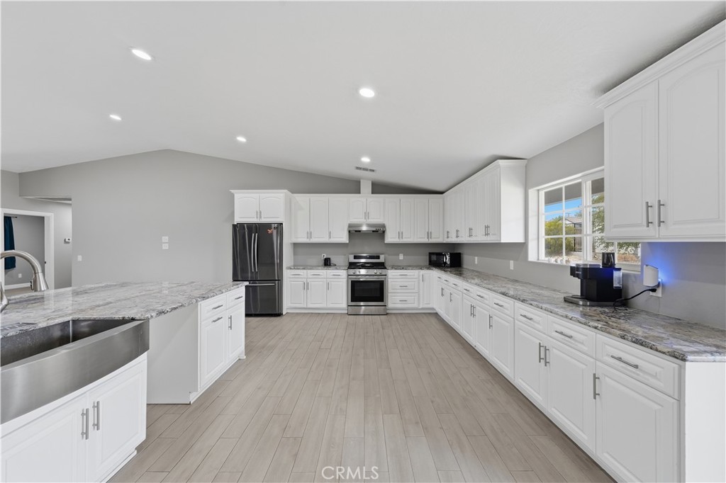 18060 Walnut Street Property Photo 9