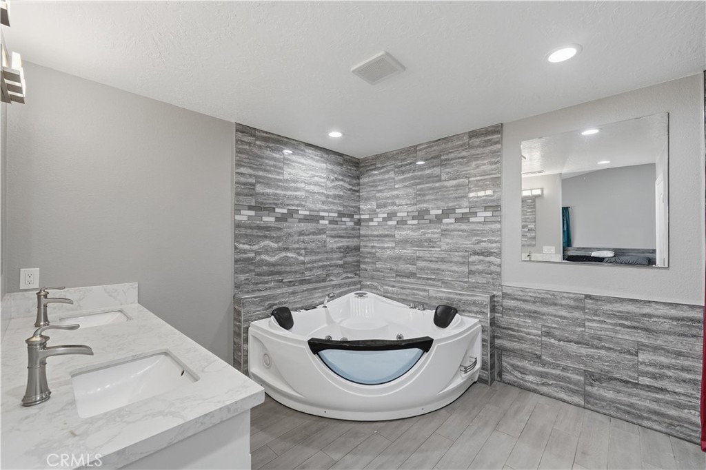 18060 Walnut Street Property Photo 13