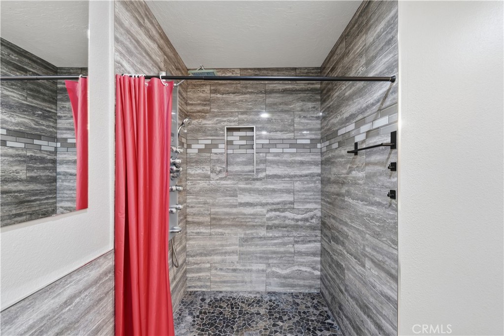 18060 Walnut Street Property Photo 15