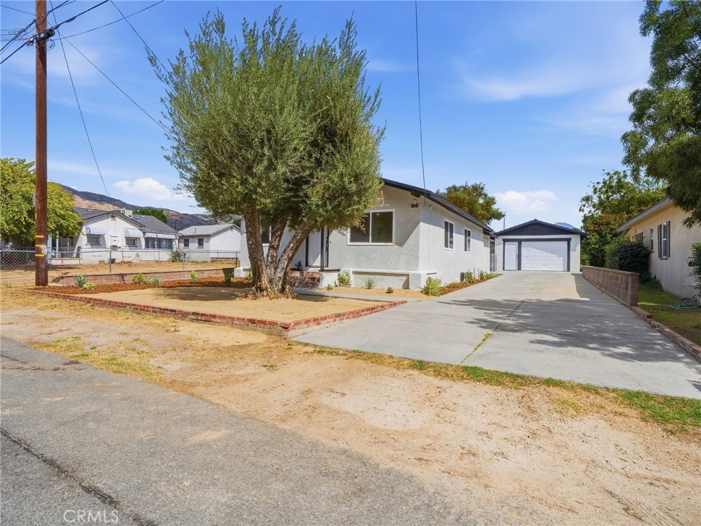 7121 Vine Property Photo 2