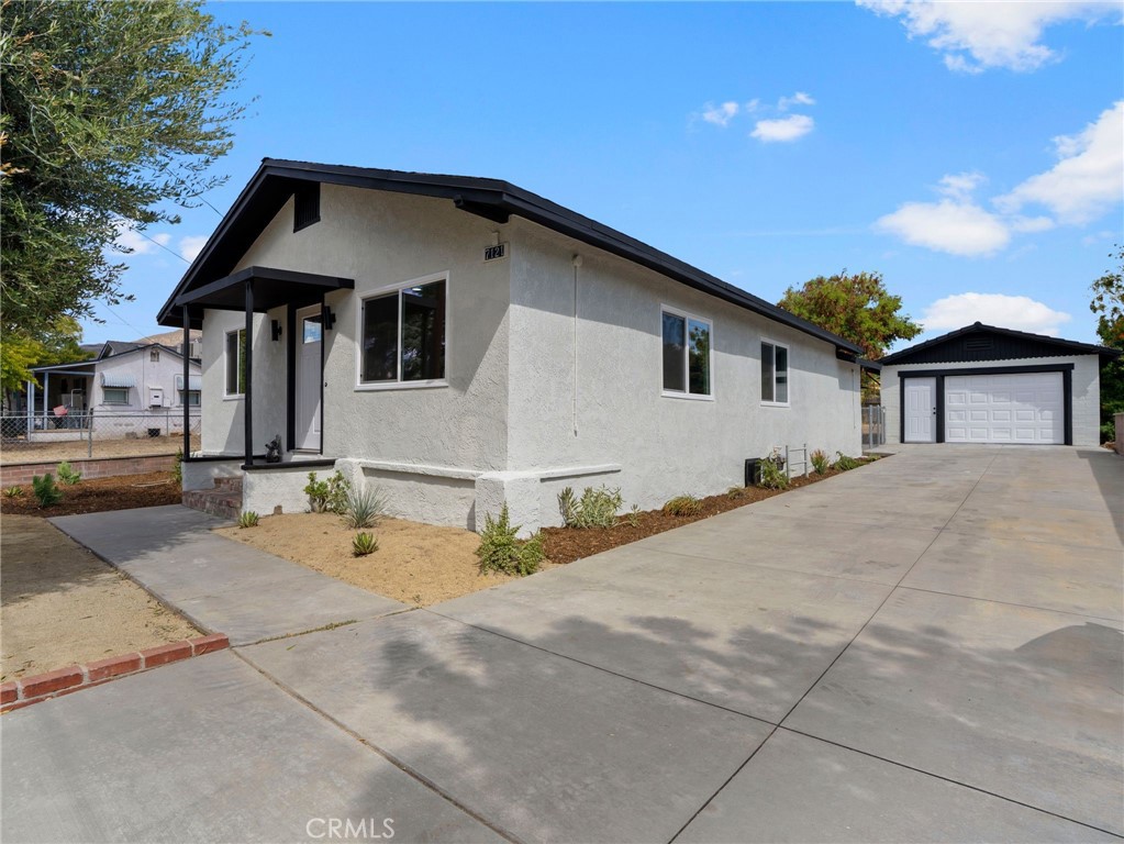 7121 Vine Property Photo 3